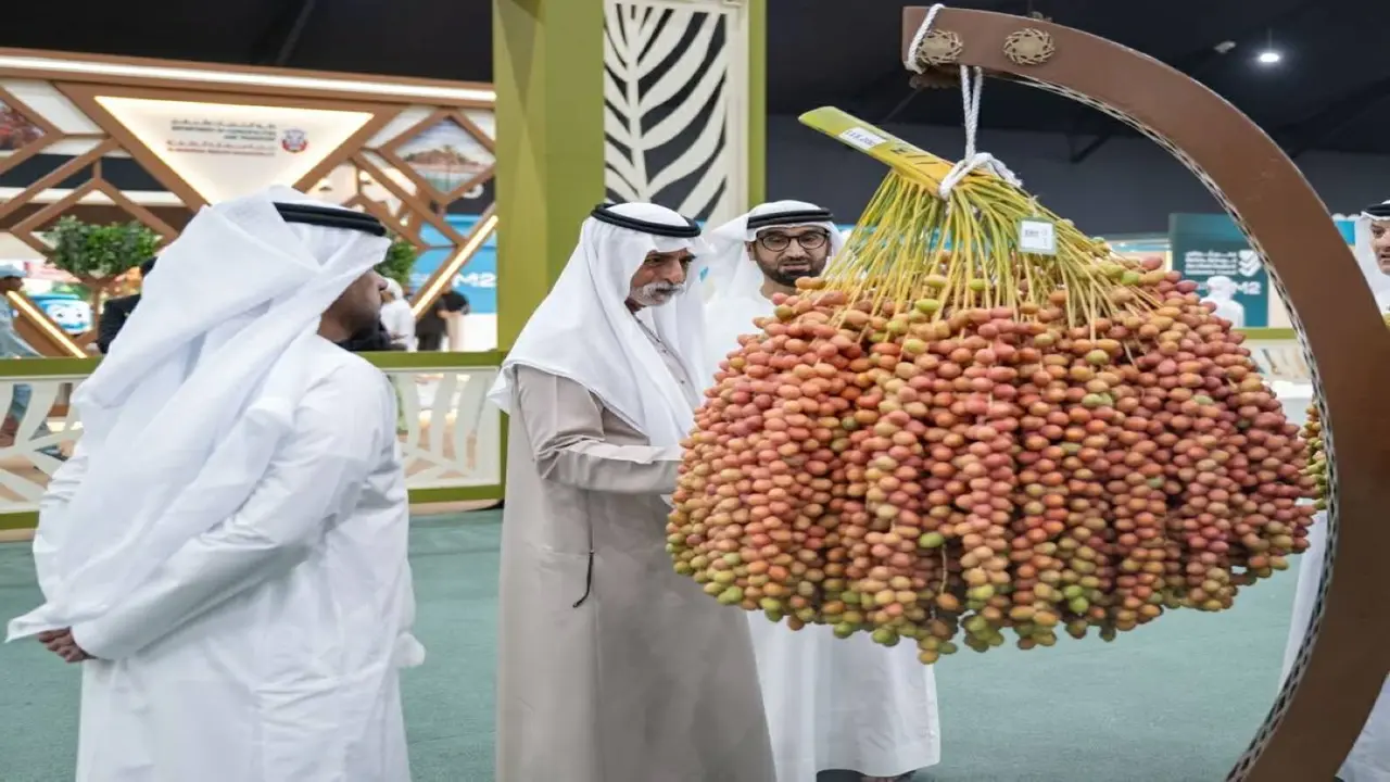 نهيان بن مبارك يعلن عن تميز ملتقى ليوا للرطب التراثي والزراعي